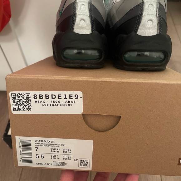 Women Nike Air Max 95 Size 7 - Picture 2 of 2